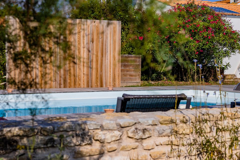 Aménagement de jardin à Saint-Pierre-d’Oléron : le rôle essentiel des murets et des murs de soutènement